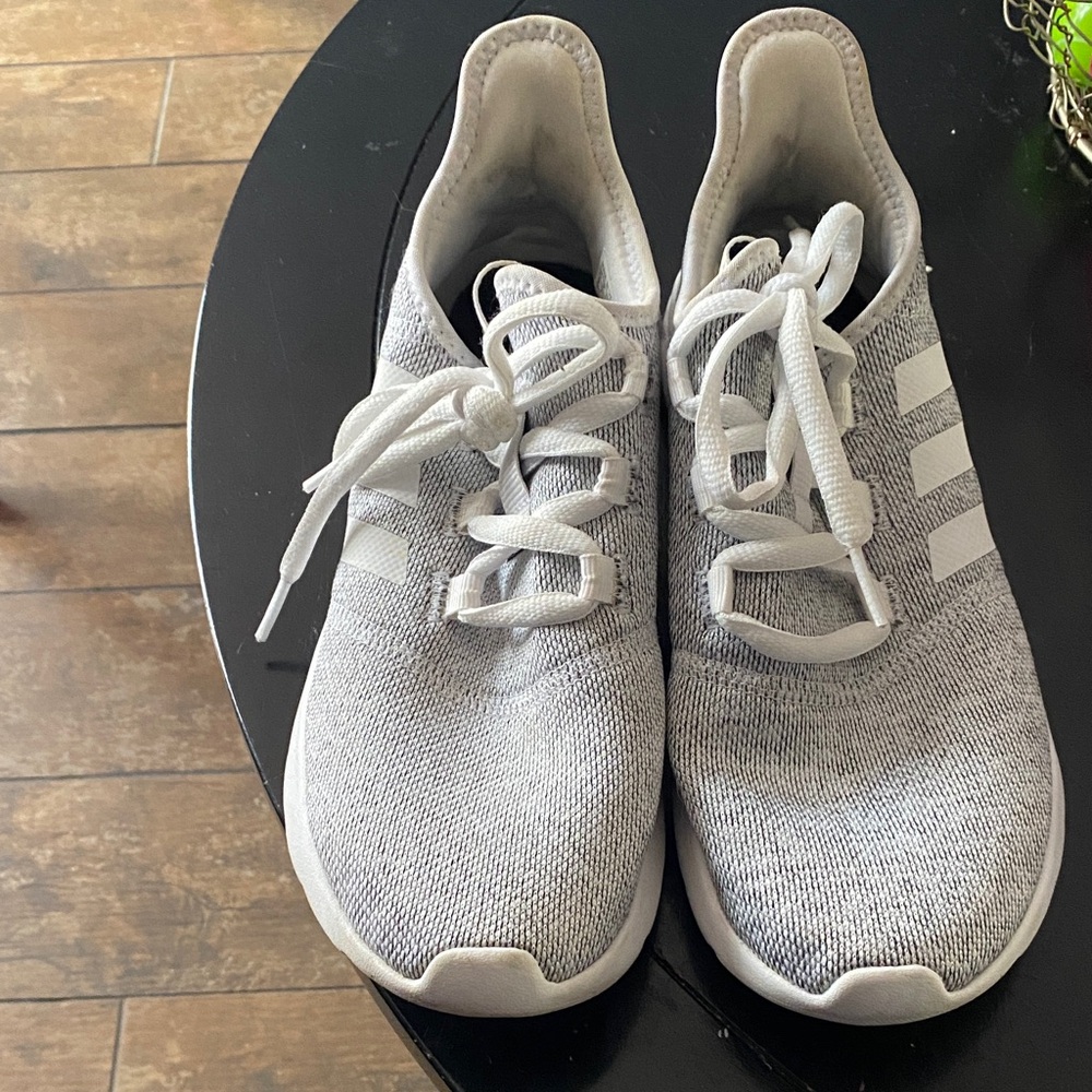 adidas Women's Light Gray Knit Lace-Up Running Sneakers. Cloud foam. Size 9 b
